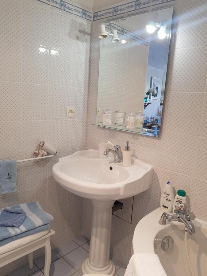 Les Lupins Bed & Breakfast Етрета Екстериор снимка