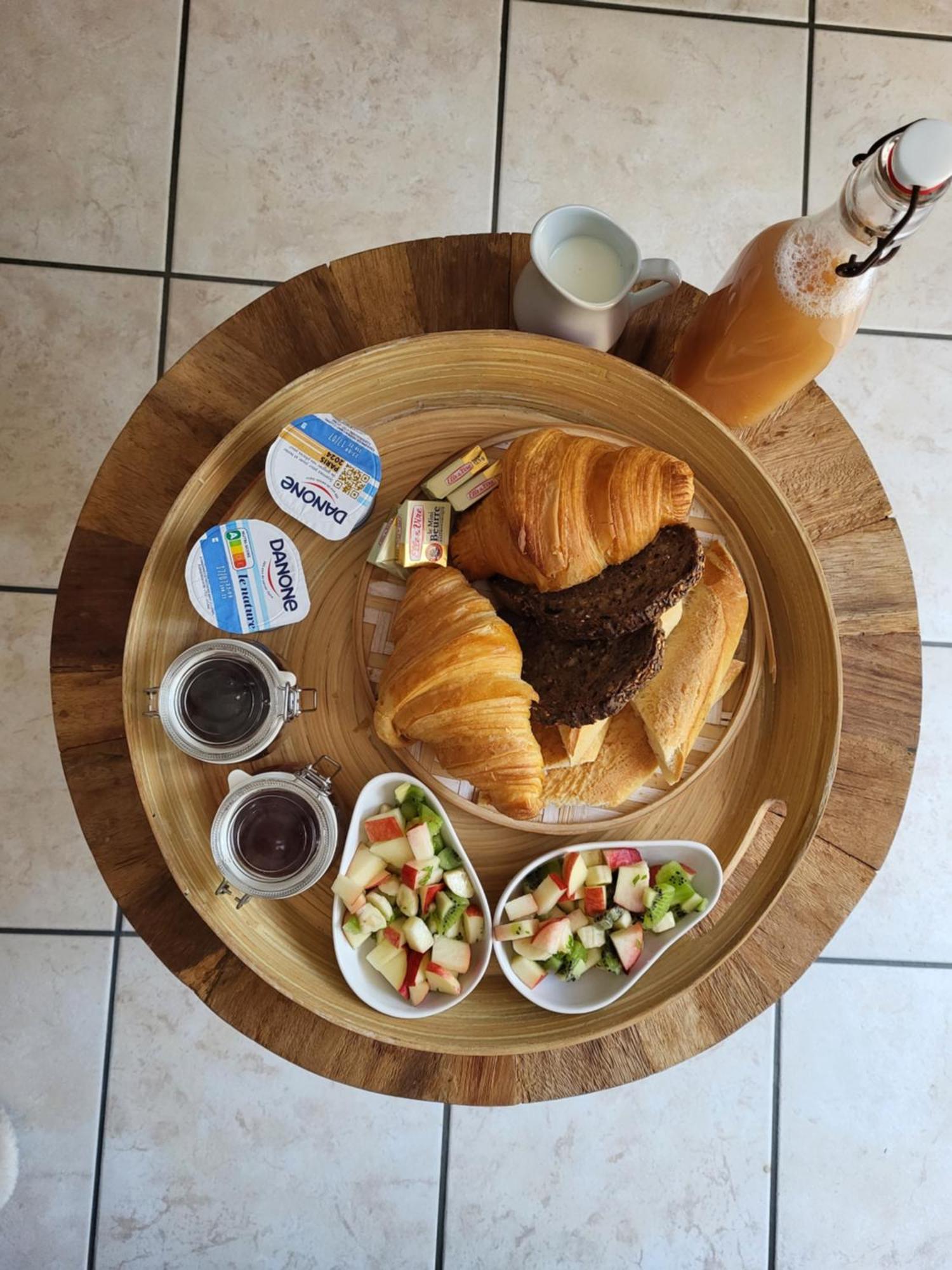Les Lupins Bed & Breakfast Етрета Стая снимка